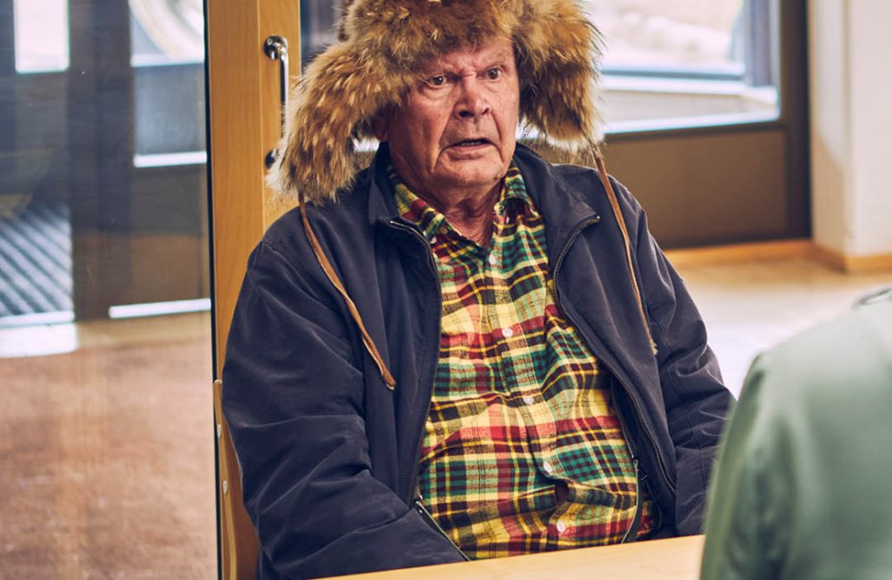 SCANDI: HUNDROŠ 3: HĽADANIE ESCORTU