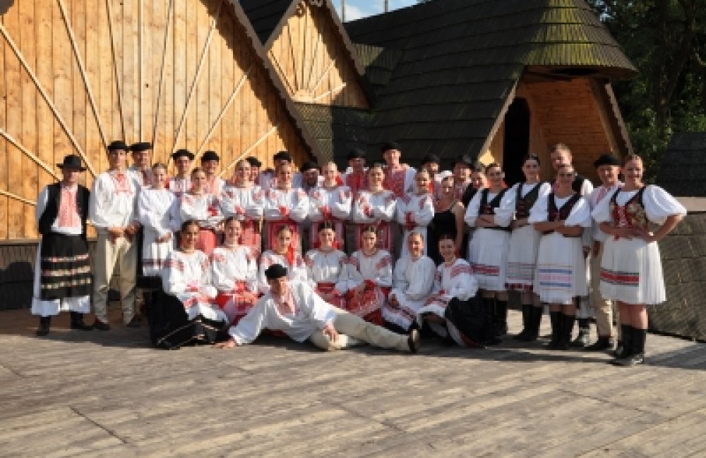 VEČER AUTENTICKÉHO FOLKLÓRU - FOLKLÓRNE ZRKADLENIE