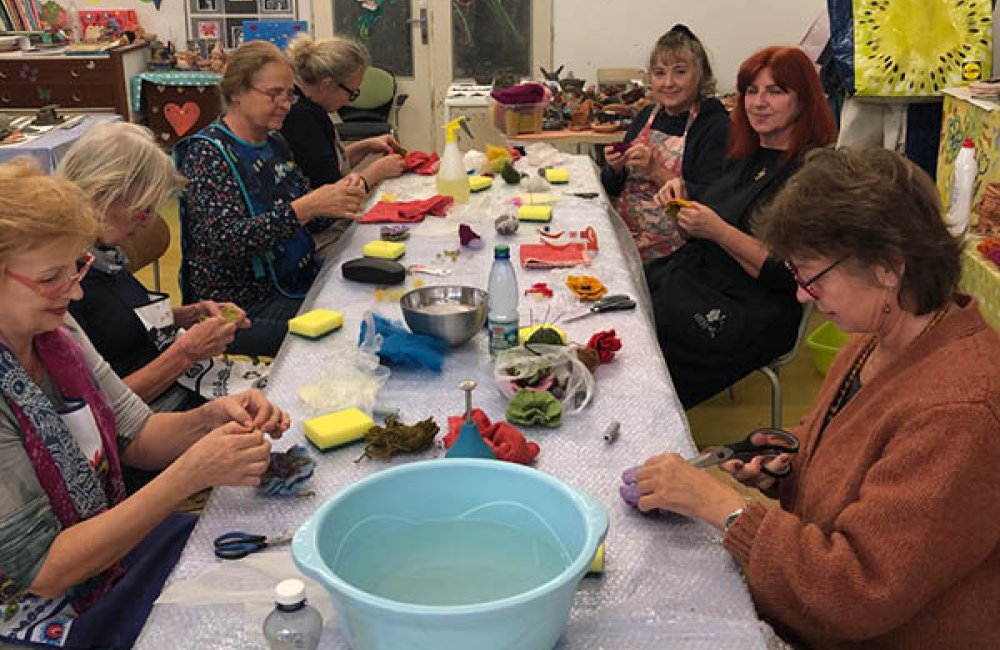 SENIORSKÁ VÝTVARNÁ JESEŇ - WORKSHOP MOKRÉHO PLSTENIA